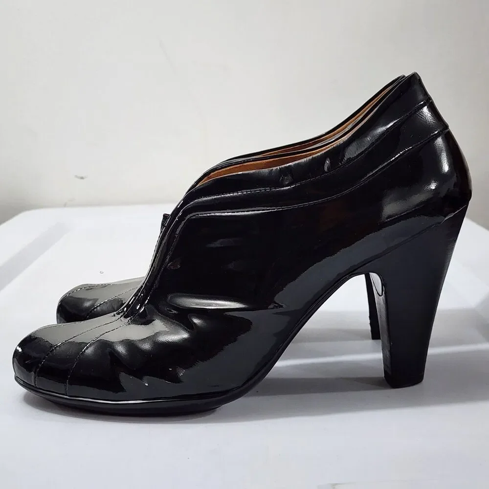 Sofft Fortuna Black Patent Leather Boot Bootie Size 8 Block High Heel Almond Toe